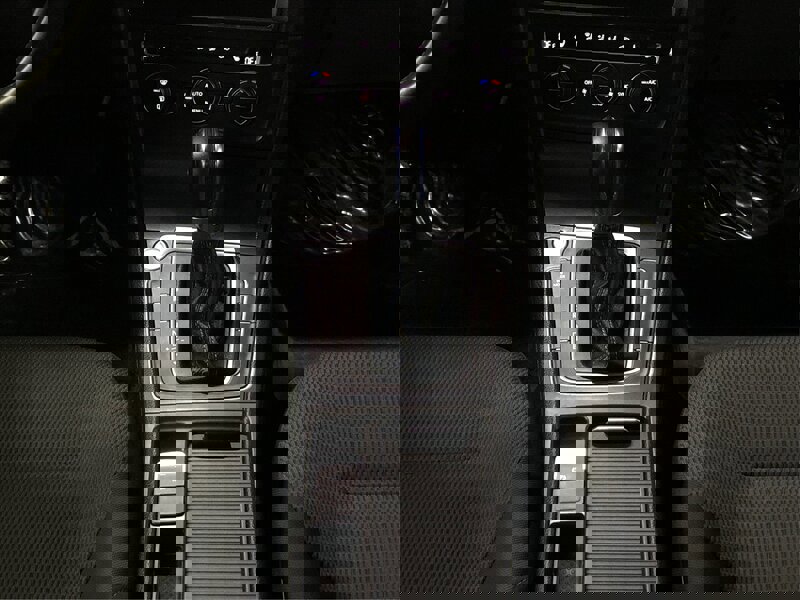 Used 2017 Volkswagen e-Golf SE w/ DC Fast Charging Package image 26