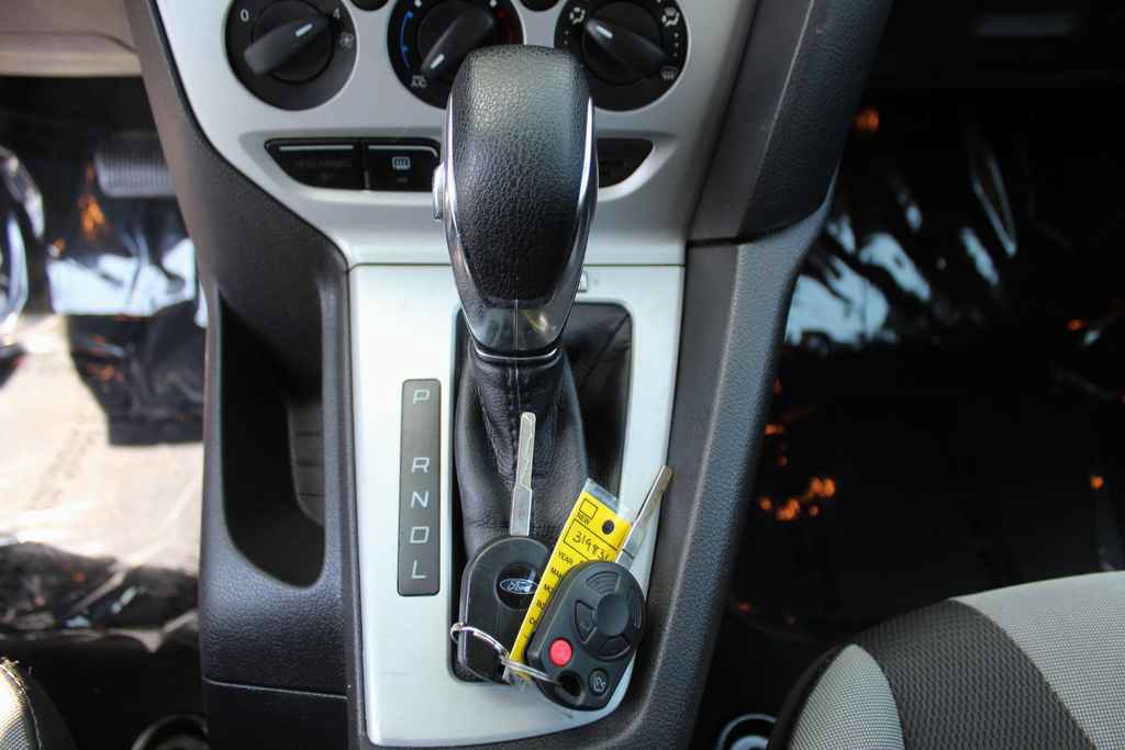 Used 2014 Ford Focus SE w/ SE Sport Package FWD image 21