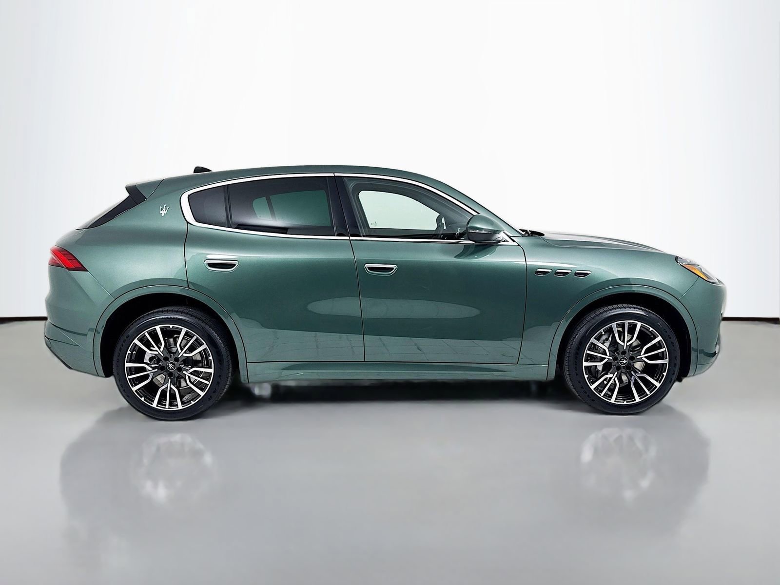 New 2025 Maserati Grecale GT image 9