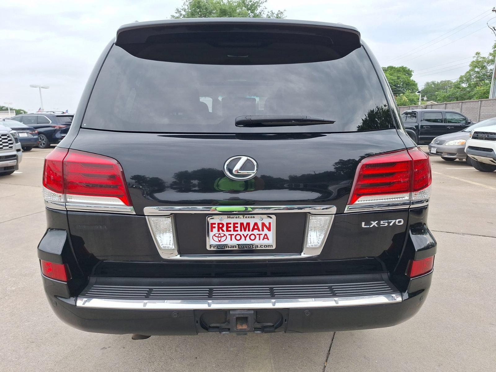 Used 2013 Lexus LX 570 4WD w/ Luxury Pkg image 5