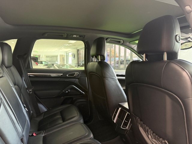 Used 2018 Porsche Cayenne Platinum Edition AWD/4WD image 14