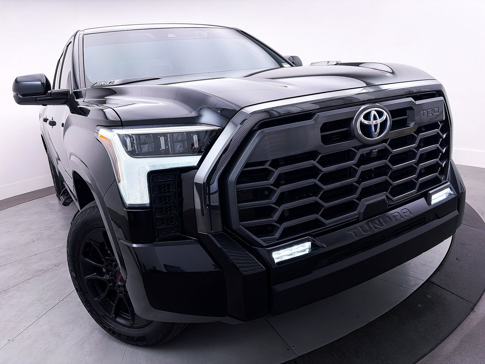 Used 2024 Toyota Tundra Platinum w/ TRD Off-Road Package image 3