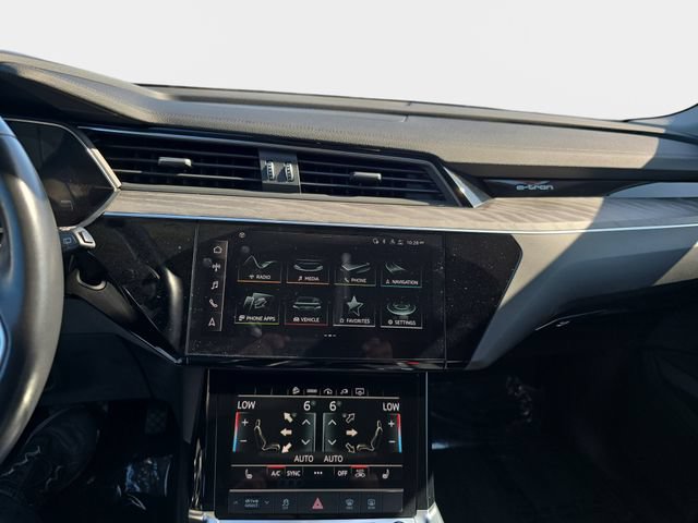 Used 2021 Audi e-tron Premium w/ Convenience Plus Package AWD/4WD image 23