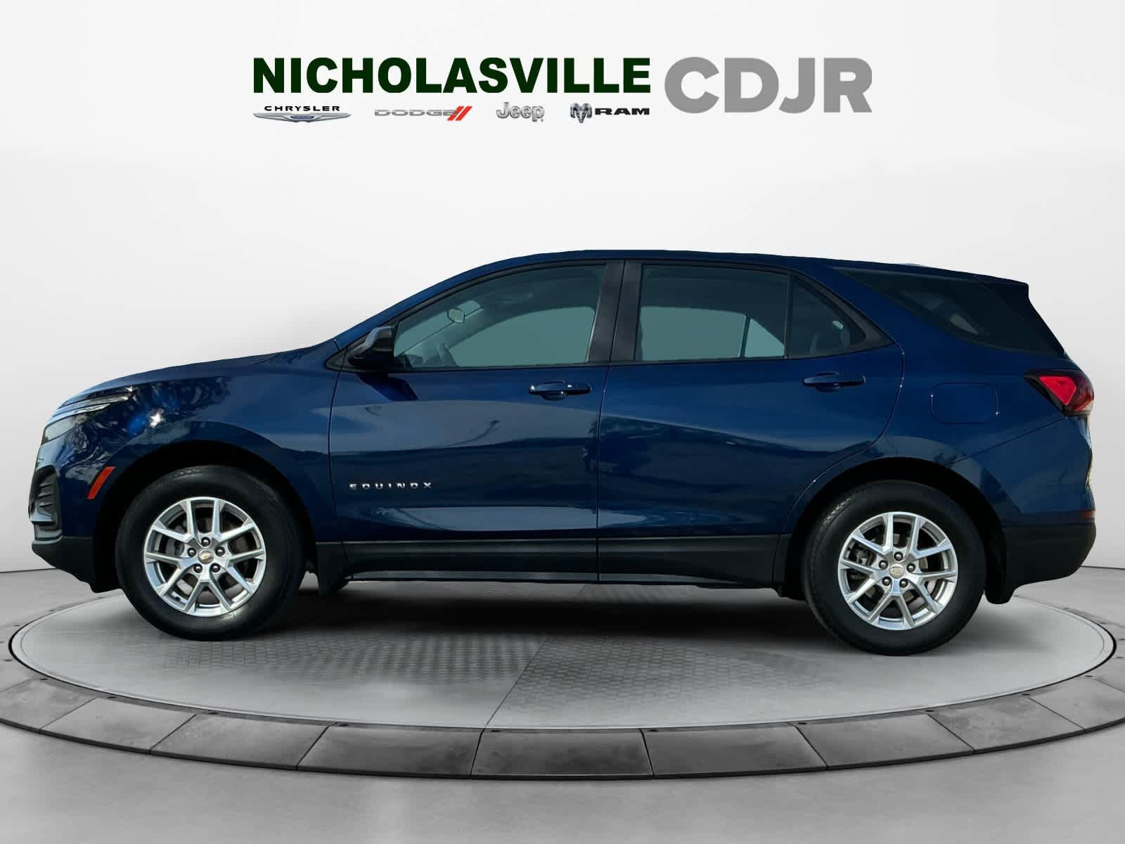 Used 2022 Chevrolet Equinox LS AWD/4WD image 2
