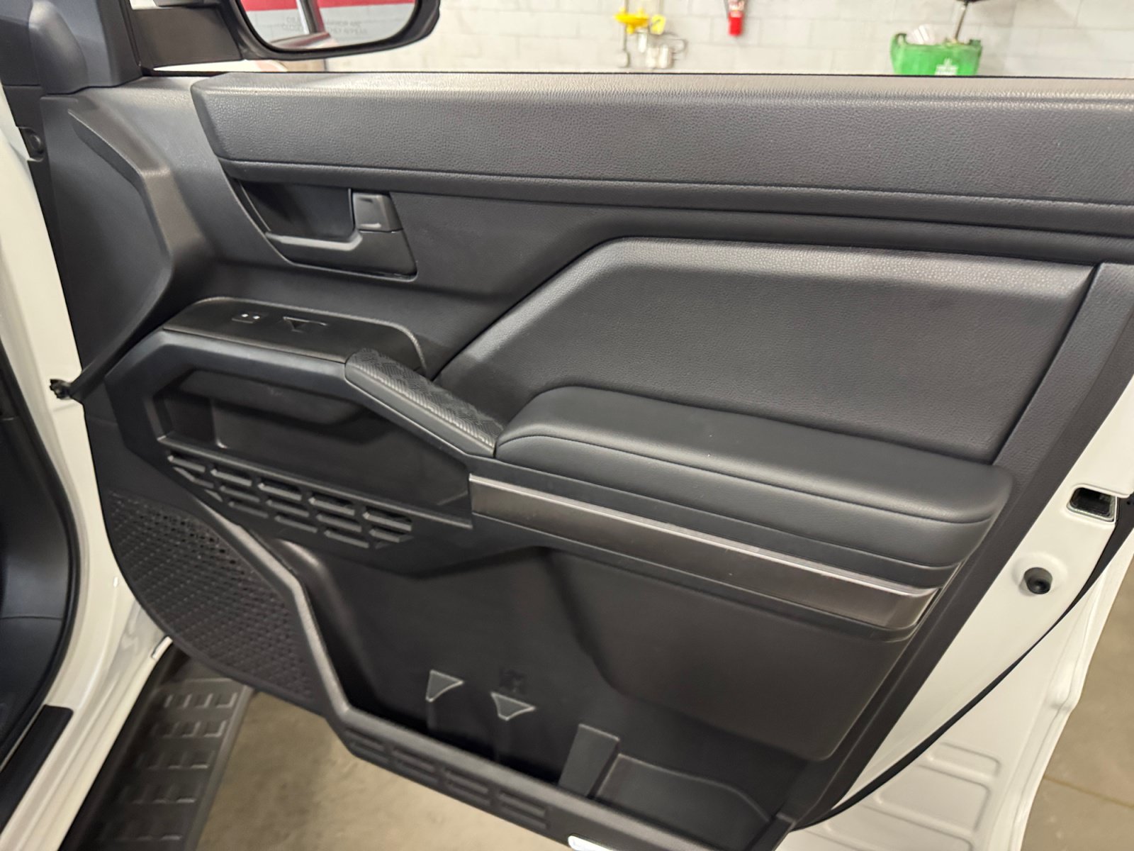 Certified 2025 Toyota 4Runner SR5 AWD/4WD image 16