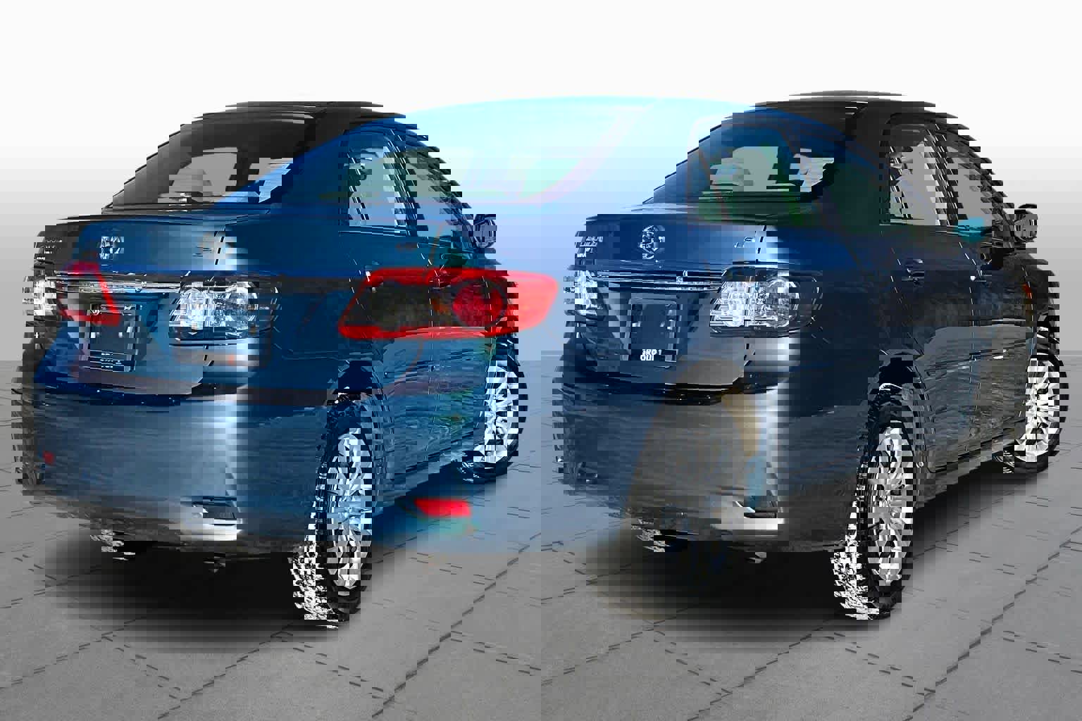 Used 2013 Toyota Corolla LE image 12