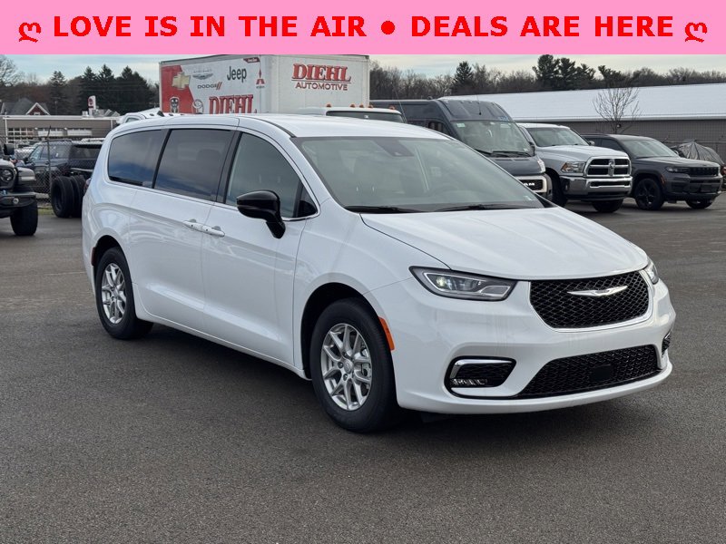 New 2026 Chrysler Pacifica Select