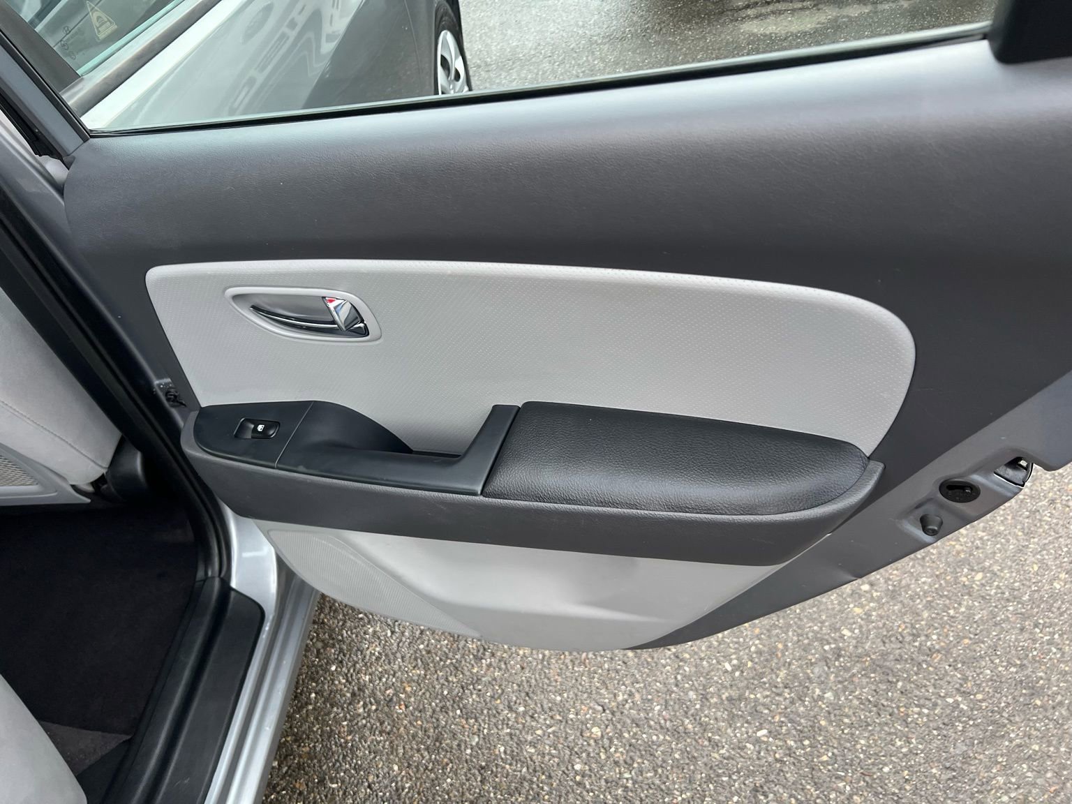 Used 2010 Hyundai Elantra GLS image 22