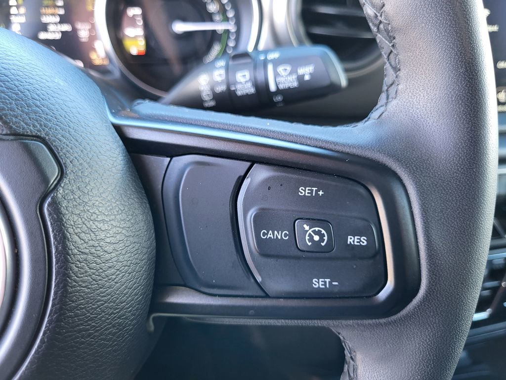 Used 2023 Jeep Wrangler Unlimited w/ Sun & Screen Package image 28