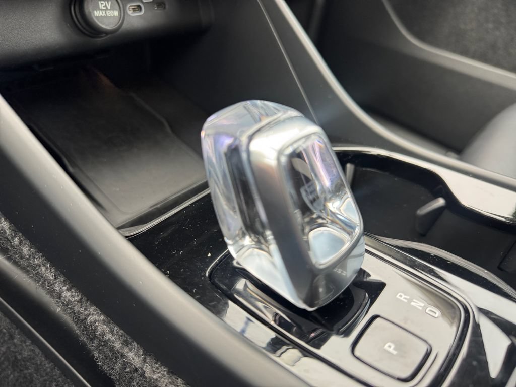 Certified 2026 Volvo XC40 B5 Plus AWD/4WD image 17