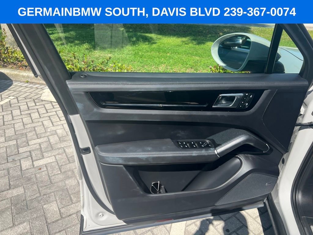Used 2023 Porsche Cayenne AWD/4WD image 19