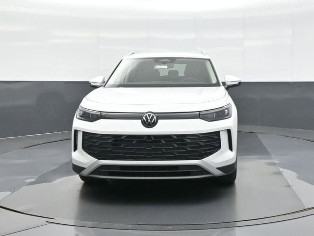 New 2026 Volkswagen Tiguan SE FWD image 2