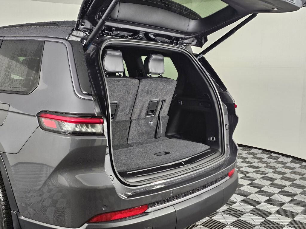 New 2026 Jeep Grand Cherokee L Limited w/ Limited Altitude Package AWD/4WD image 15