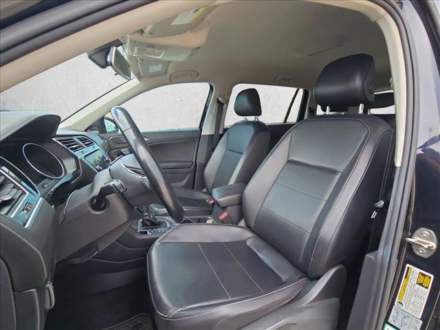 Used 2018 Volkswagen Tiguan SEL AWD/4WD image 14