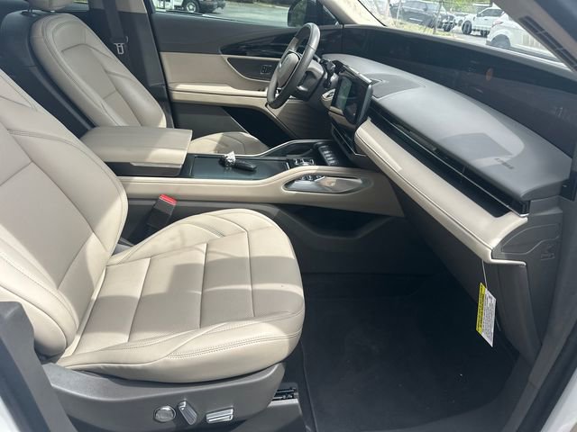 Used 2025 Lincoln Nautilus Premier AWD/4WD image 16