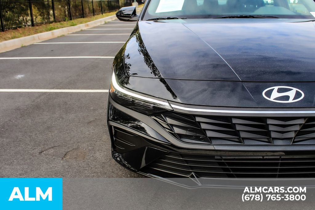 Used 2025 Hyundai Elantra Sport image 12