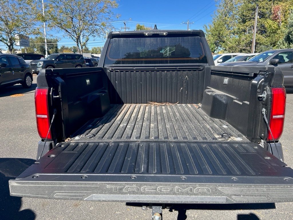 Used 2025 Toyota Tacoma SR5 AWD/4WD image 11