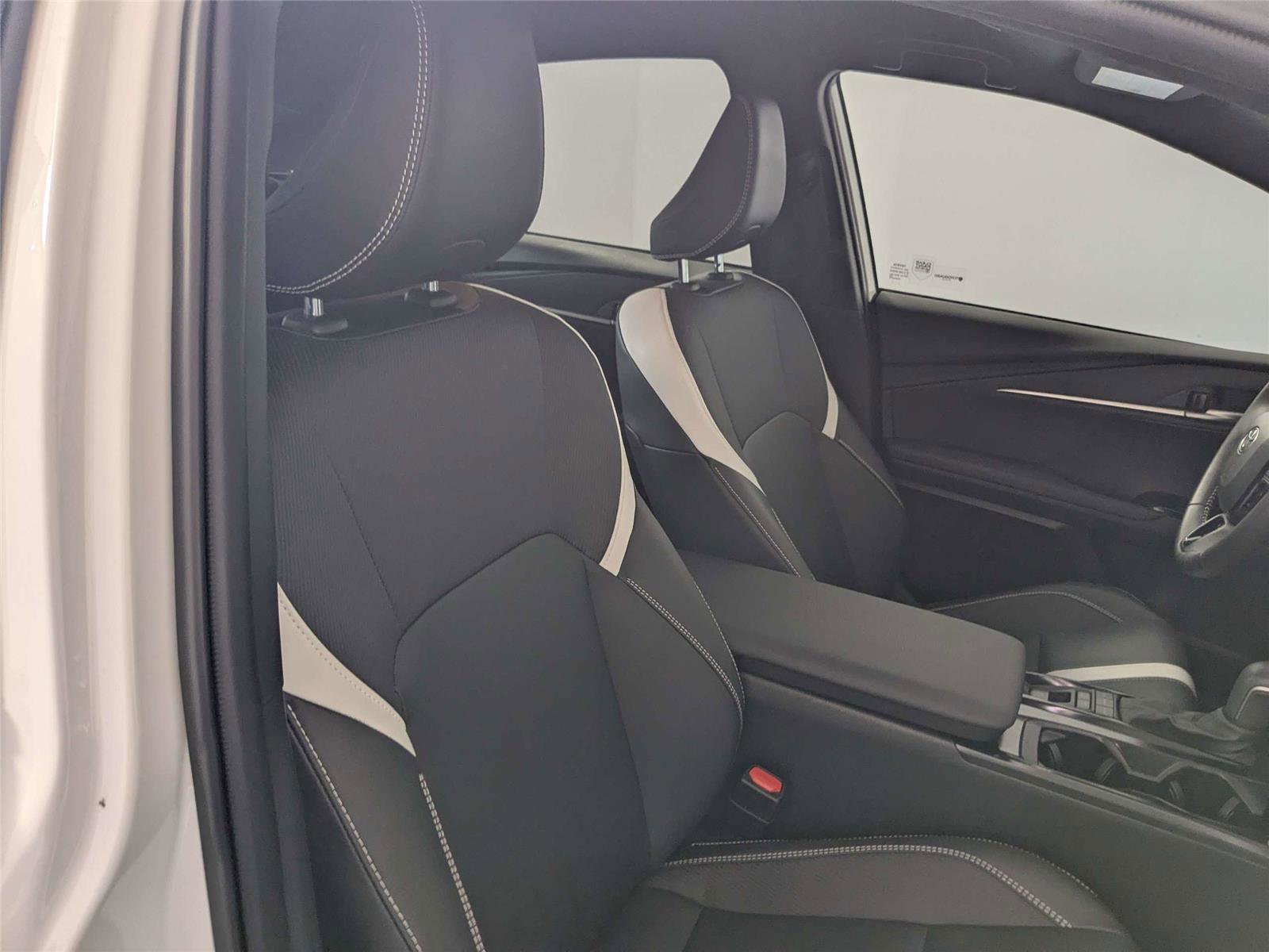 Used 2025 Toyota Camry SE FWD image 32