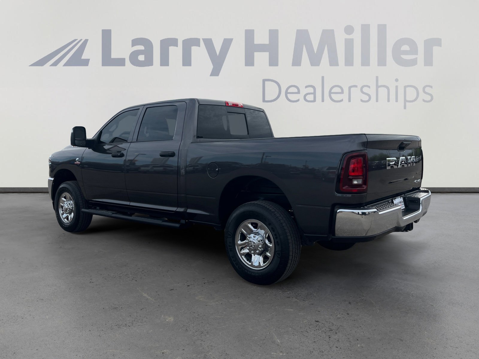Used 2025 RAM 2500 Tradesman AWD/4WD image 3