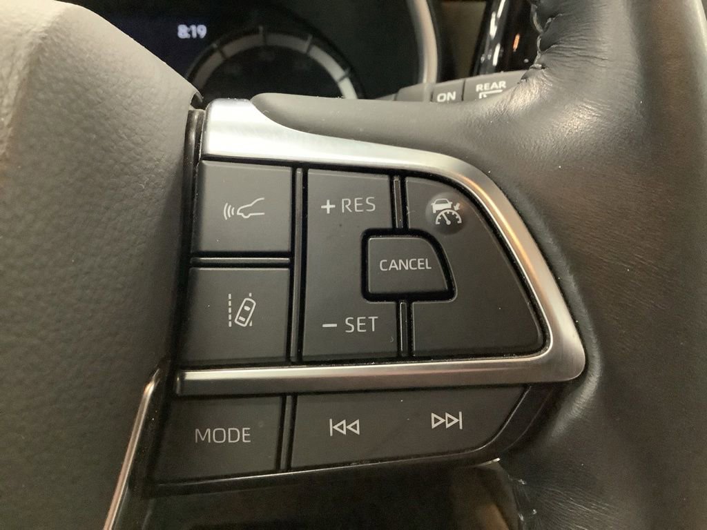 Used 2021 Toyota Highlander XLE AWD/4WD image 7