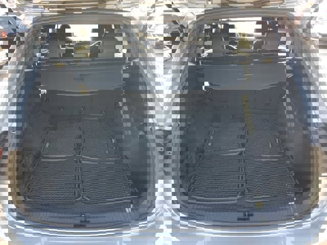 Certified 2023 Volkswagen Tiguan SE R-Line AWD/4WD image 8