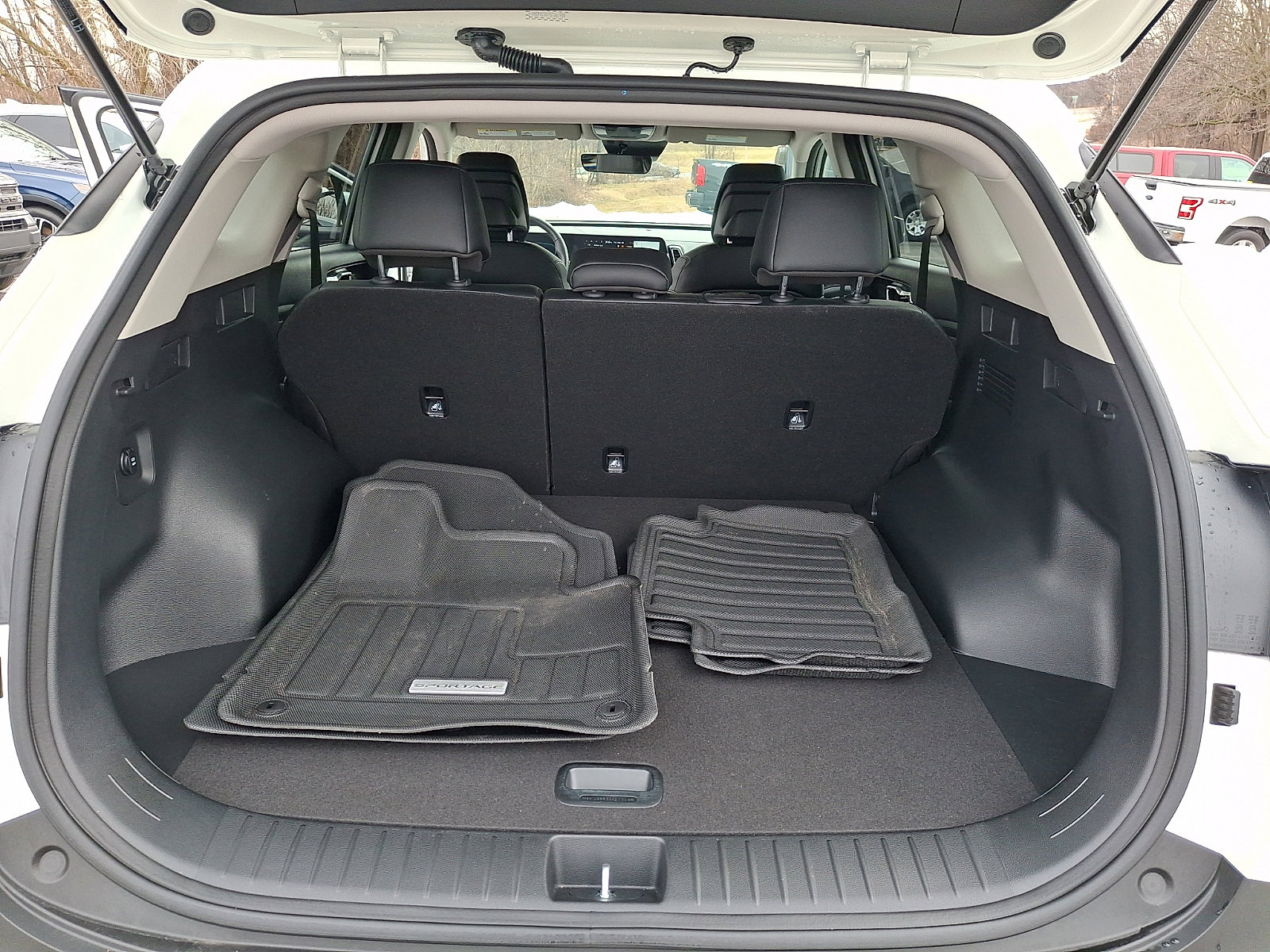 Used 2025 Kia Sportage EX image 29