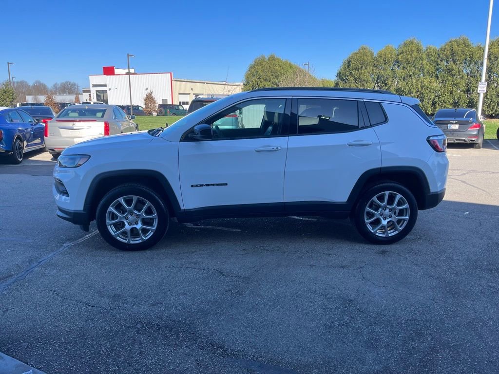 Used 2023 Jeep Compass Latitude image 4