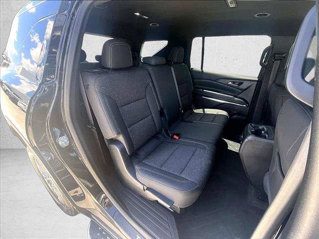 Used 2025 Chevrolet Traverse LT FWD image 29
