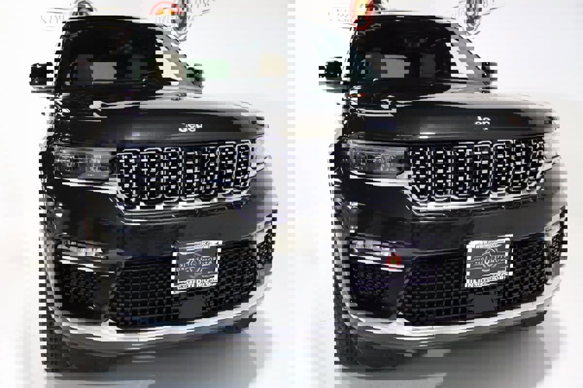 Used 2023 Jeep Grand Cherokee Summit image 32