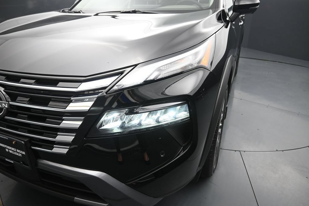 Certified 2025 Nissan Rogue SL AWD/4WD image 9