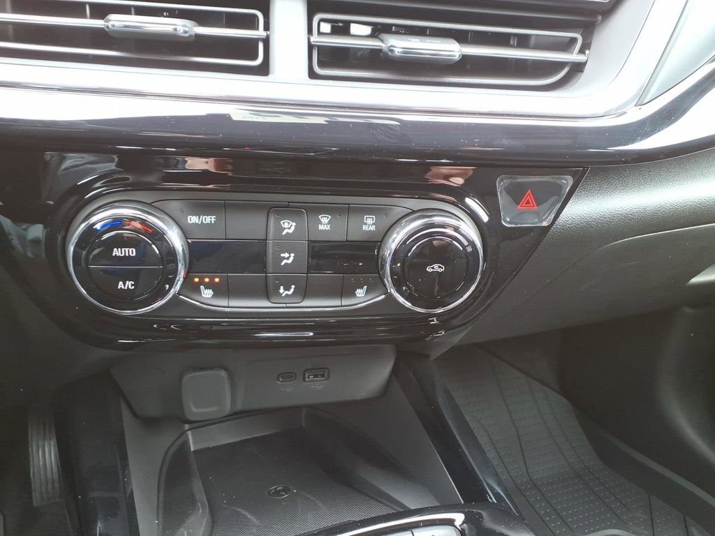 New 2026 Chevrolet Trax RS w/ Sunroof Package FWD image 9