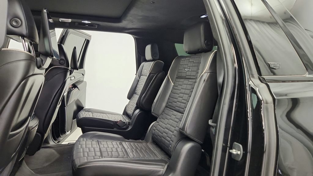 Used 2023 Cadillac Escalade ESV V w/ Heavy-Duty Trailer Package AWD/4WD image 35