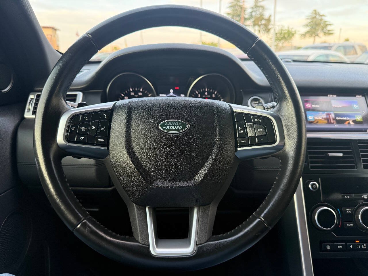 Used 2018 Land Rover Discovery Sport SE AWD/4WD image 17