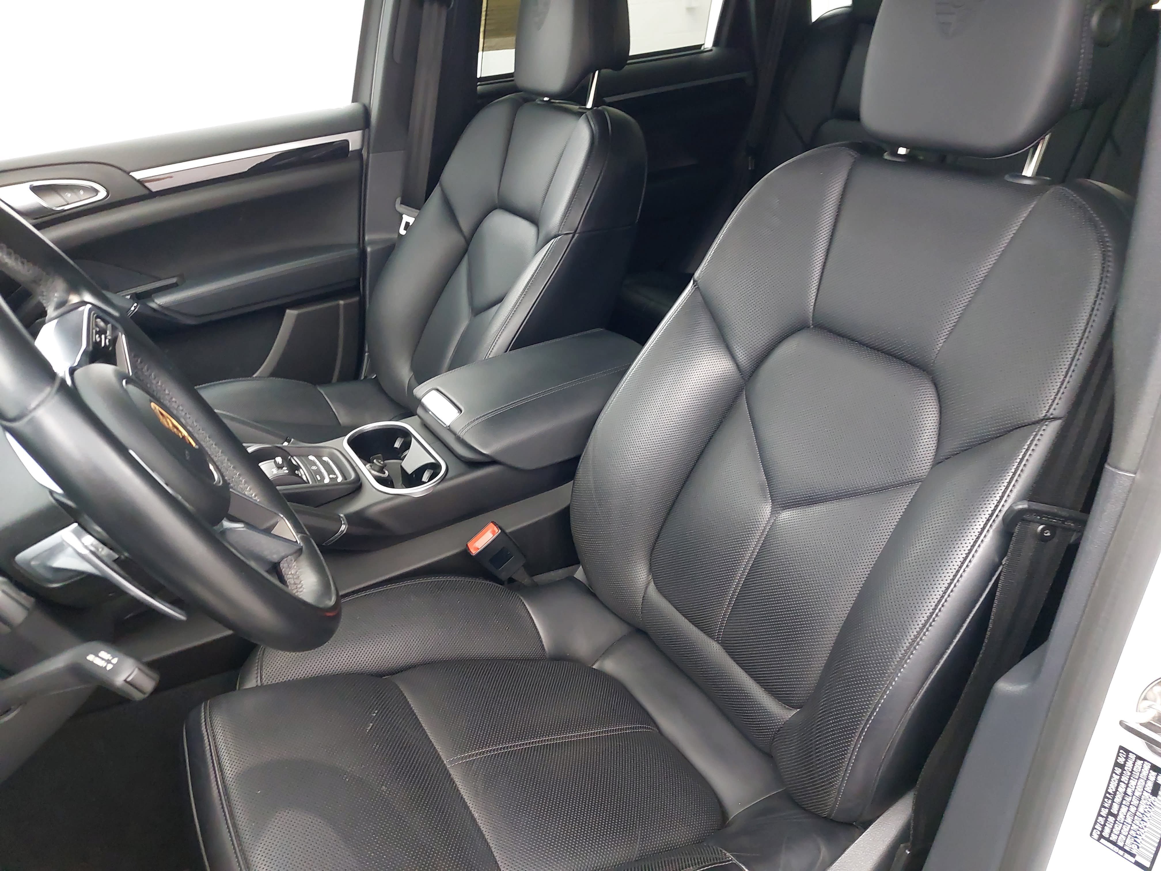 Used 2018 Porsche Cayenne Platinum Edition AWD/4WD image 17