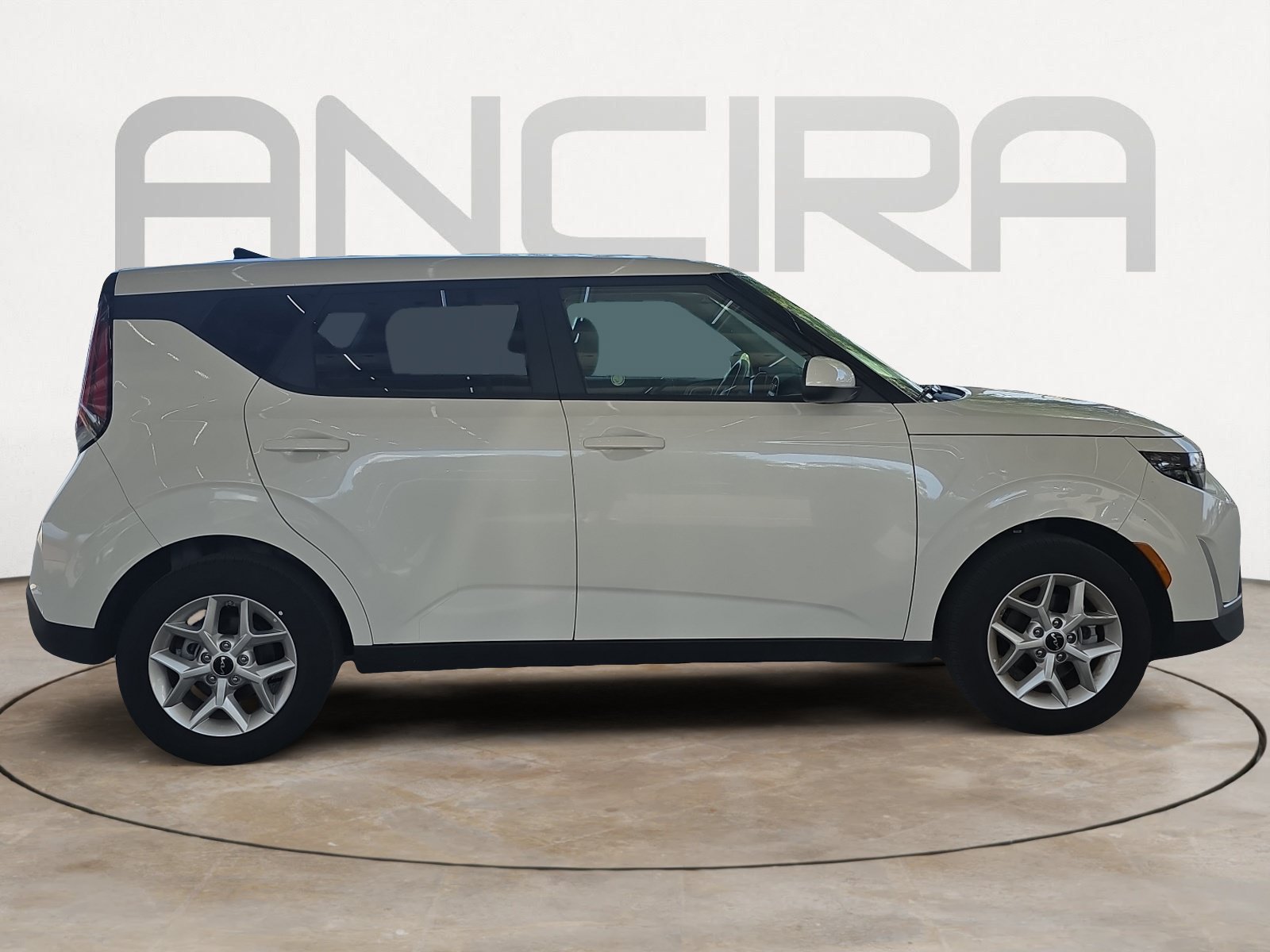 Certified 2025 Kia Soul LX w/ LX Technology Package FWD image 9
