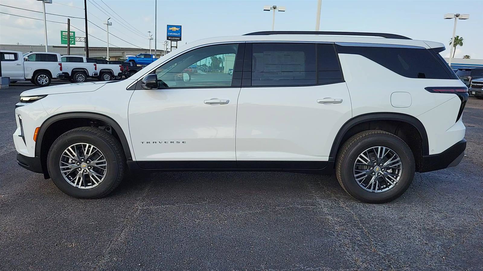 New 2025 Chevrolet Traverse LT w/ Enhanced Driving Package image 5