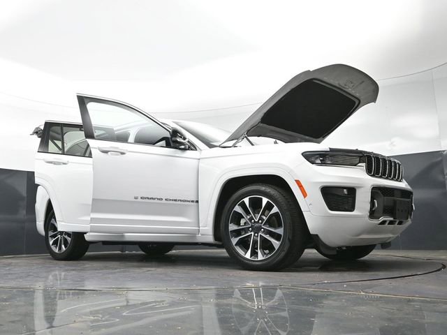 Used 2023 Jeep Grand Cherokee Overland w/ Luxury Tech Group IV AWD/4WD image 56