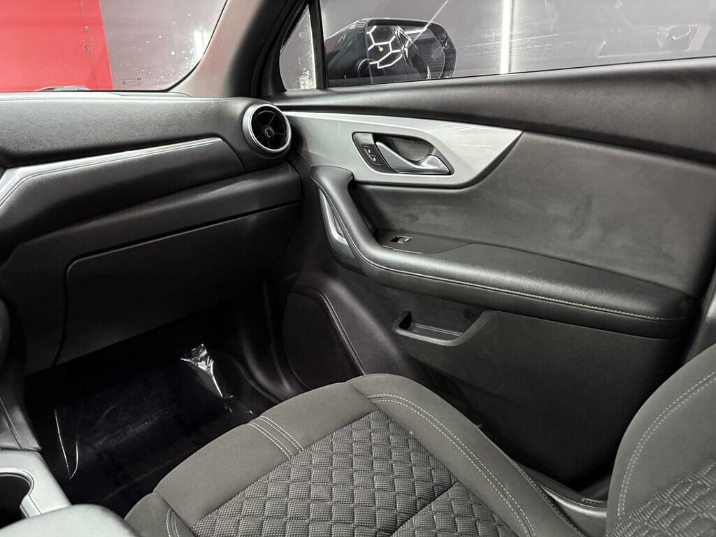 Used 2019 Chevrolet Blazer LT image 13