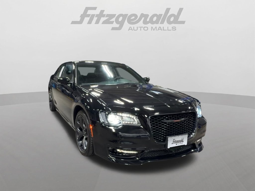 Used 2023 Chrysler 300 S w/ Comfort Group RWD image 3