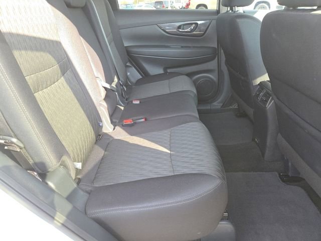 Used 2020 Nissan Rogue SV image 25