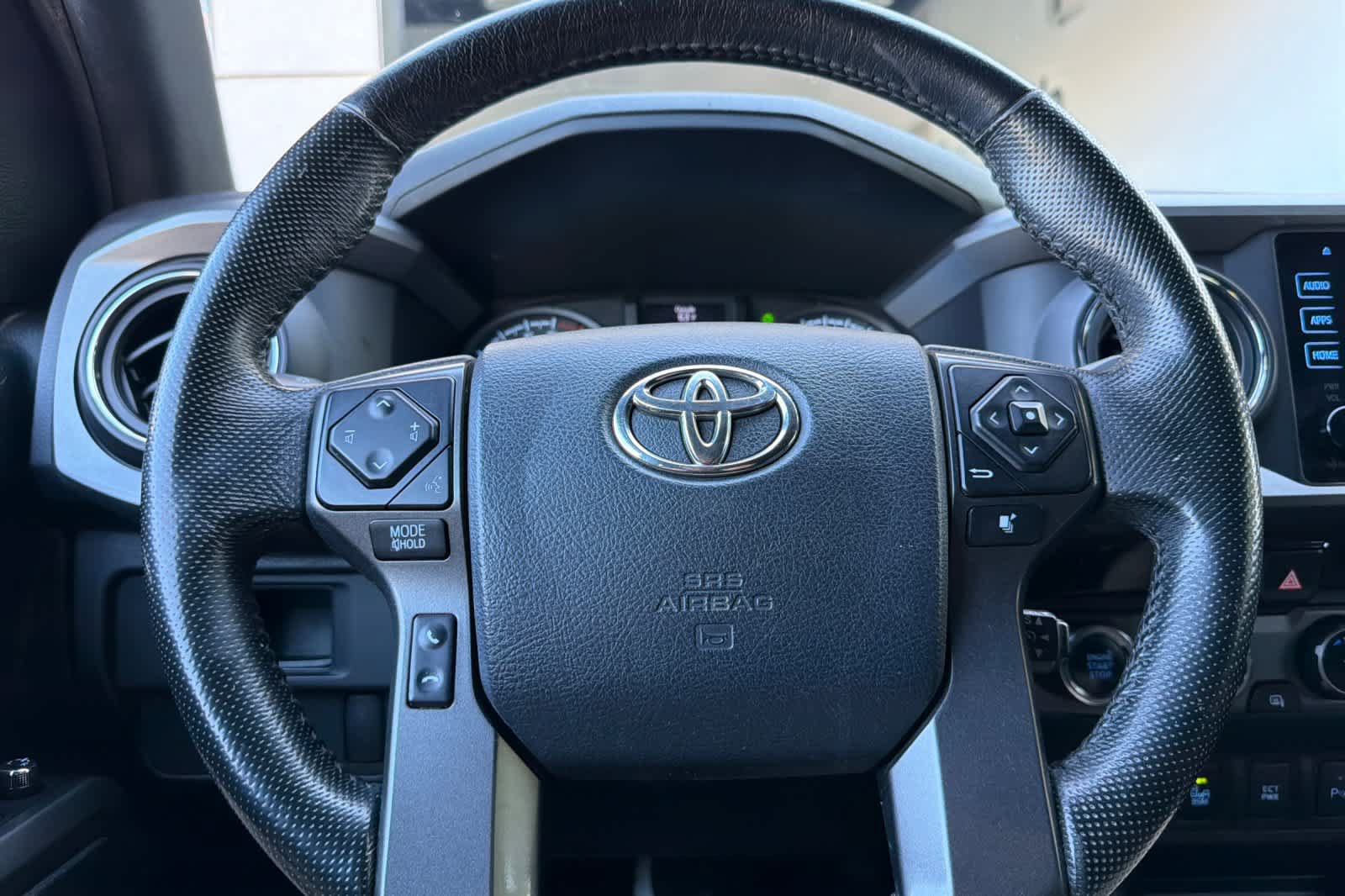 Used 2016 Toyota Tacoma TRD Off-Road w/ Premium & Technology Package AWD/4WD image 25