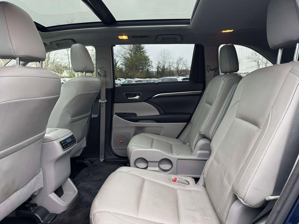 Used 2015 Toyota Highlander Limited Platinum image 14
