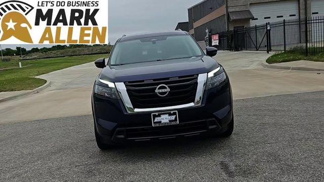 Used 2025 Nissan Pathfinder SV FWD image 3