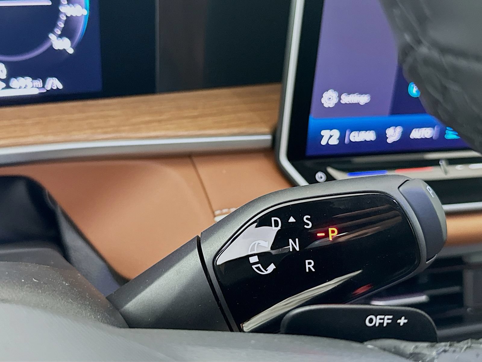 New 2026 Volkswagen Tiguan SEL R-Line AWD/4WD image 17