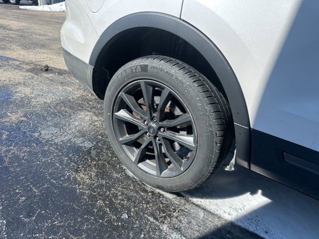 Used 2017 Ford Explorer XLT w/ Equipment Group 202A image 9