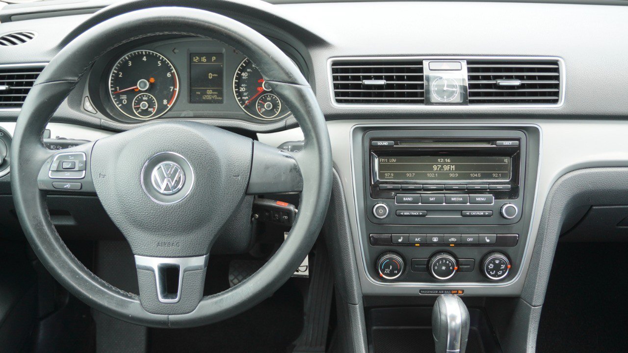 Used 2014 Volkswagen Passat 1.8T Wolfsburg Edition FWD image 27