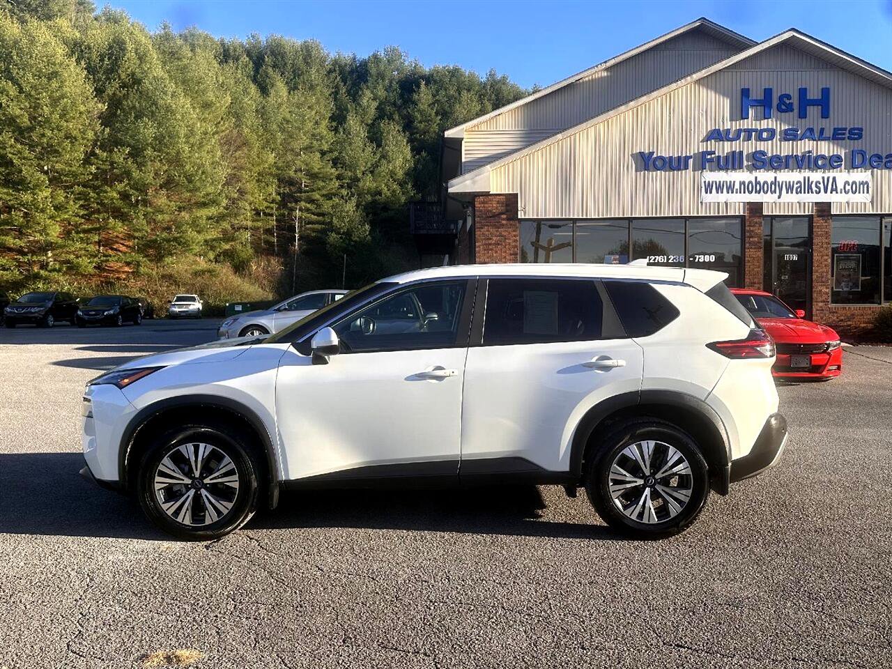 Used 2023 Nissan Rogue SV image 8