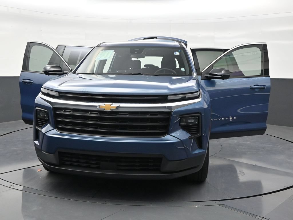 Used 2024 Chevrolet Traverse LS FWD image 34