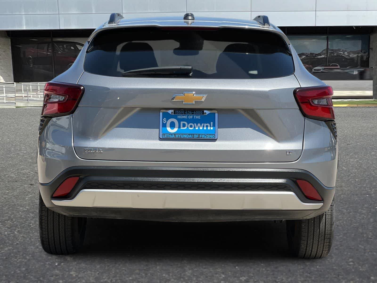 Used 2025 Chevrolet Trax LT FWD image 8
