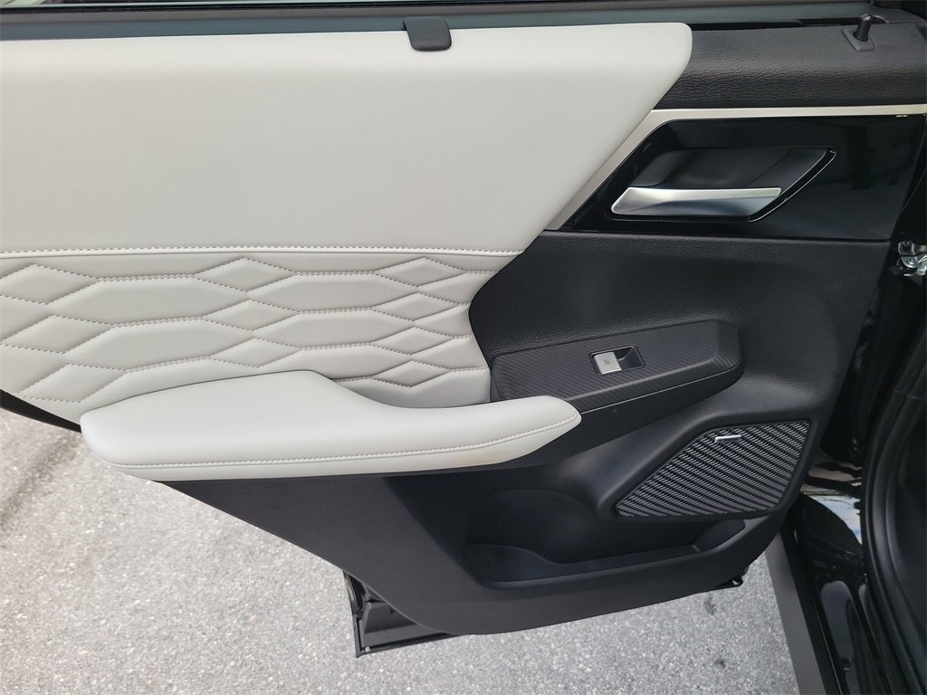 Used 2025 Mitsubishi Outlander SEL image 11